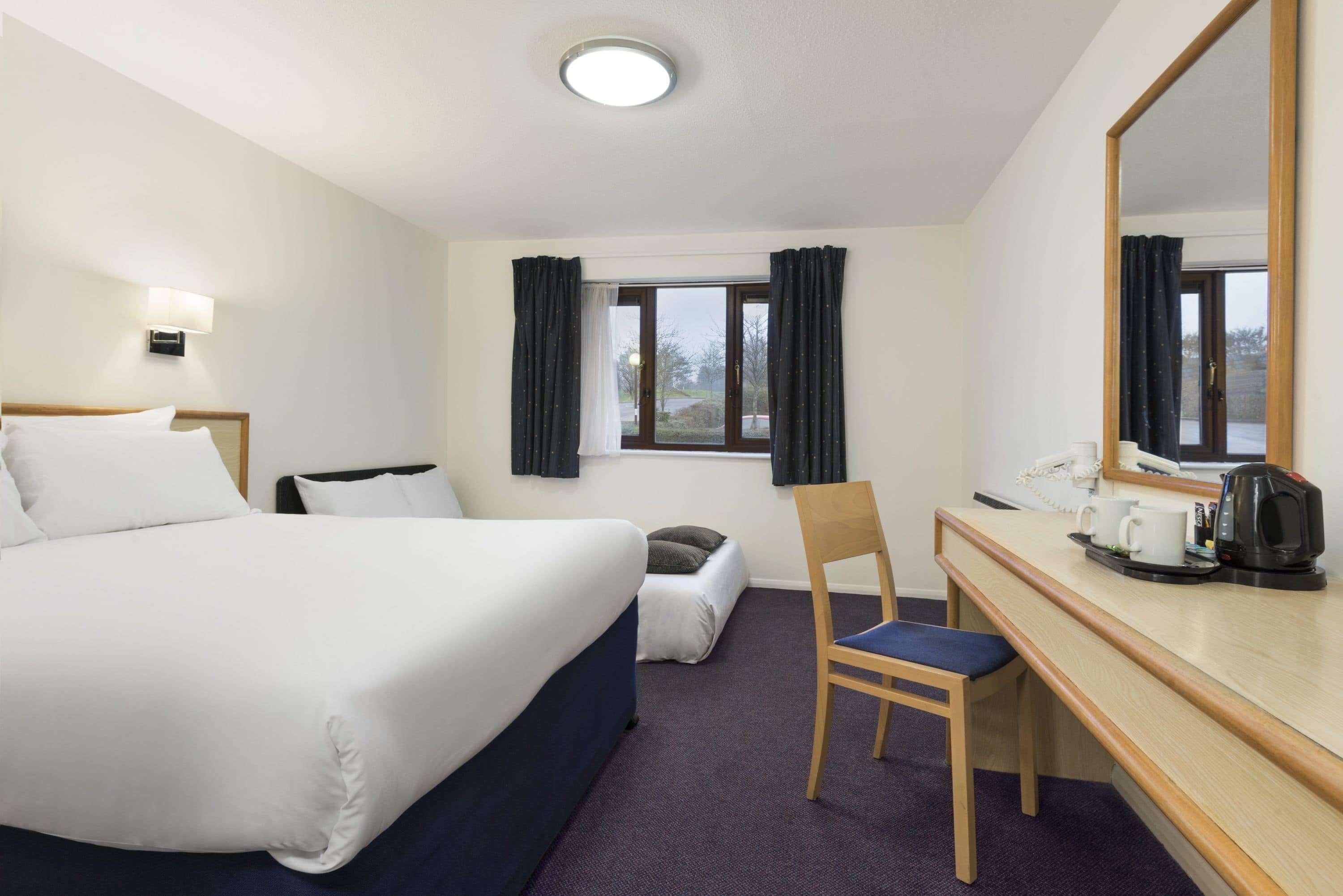 Days Inn Bridgend Cardiff Экстерьер фото