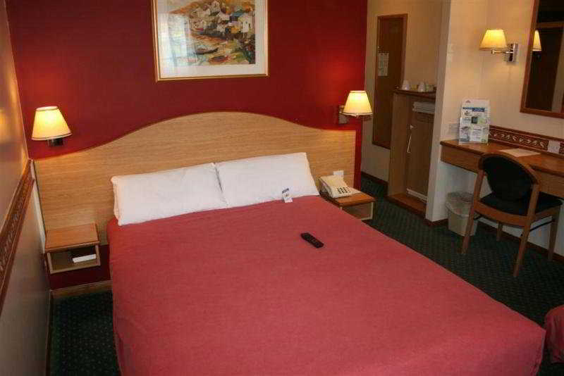 Days Inn Bridgend Cardiff Экстерьер фото