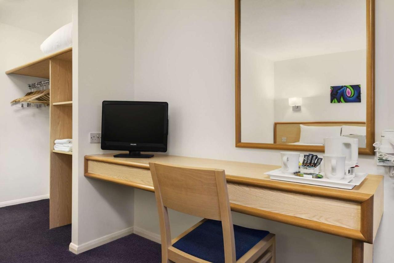 Days Inn Bridgend Cardiff Экстерьер фото